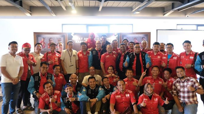 Foto bersama Ketua Umum Baru AXIC bersama semua perwakilan member club dan perwakilan Daihatsu. (Foto: Istimewa)