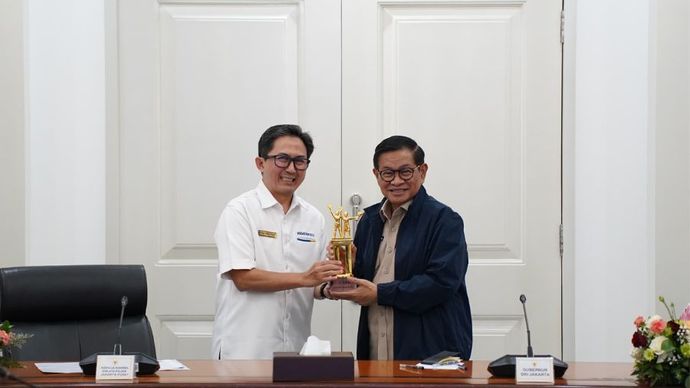 Gubernur Daerah Khusus Jakarta, Pramono Anung dan Kepala Kanwil DJP Jakarta Pusat, Eddi Wahyudi, selaku Kepala Perwakilan Kemenkeu Satu se-Jakarta Raya.