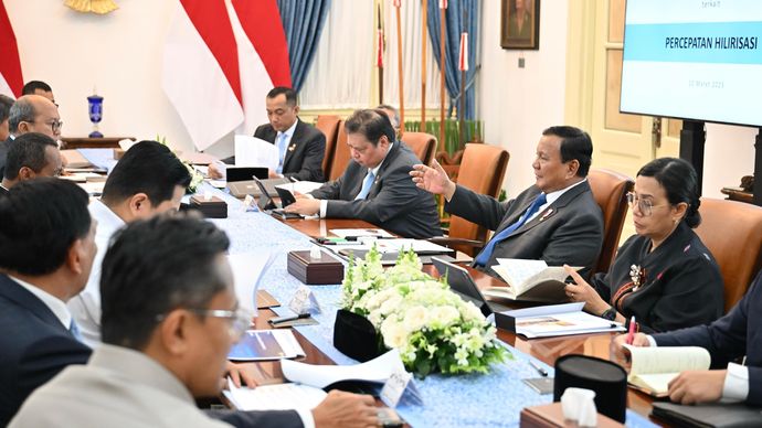 Rapat terbatas yang dipimpin Presiden Prabowo Subianto di Istana Merdeka,