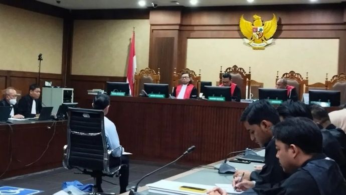 Menteri Perdagangan (Mendag) periode 2015&mdash;2016 Thomas Trikasih Lembong atau Tom Lembong dalam sidang pembacaan putusan sela oleh majelis hakim di Pengadilan Tipikor Jakarta, Kamis (13/3/2025).