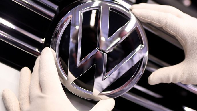 Ilustrasi. Volkswagen pangkas gaji dan bonus jajaran direksi. (Foto: Reuters)