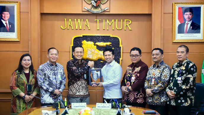 BPJS Ketenagakerjaan Asep Rahmat Suwandha dan Wakil Gubernur Jawa Timur Emil Elestianto Dardak