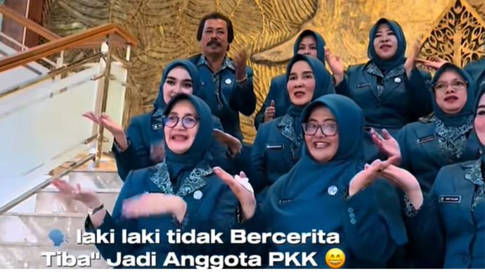 Bapak Bapak Jadi Anggota PKK di Bandung