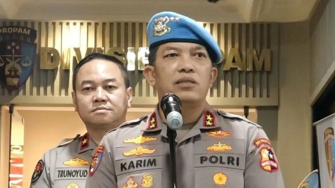 Kadiv Propam Polri Irjen Pol. Abdul Karim berbicara dengan awak media di Gedung Mabes Polri, Jakarta, Selasa (24/12/2024).