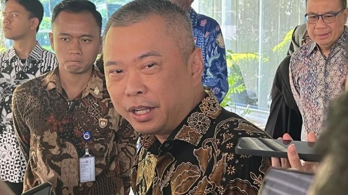 Menteri Perhubungan Dudy Purwagandhi memberi keterangan ketika ditemui di Kantor Kementerian BUMN, Jakarta, Jumat (14/3/2025). 