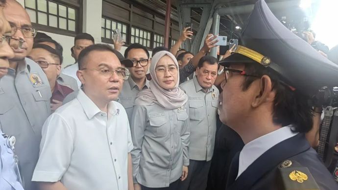 DPR RI sidak pelaksanaan mudik di Stasiun Pasar Senen. (Antara) 