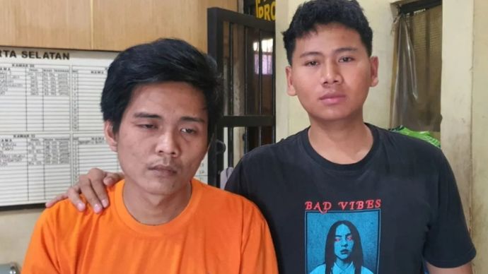 Polisi menangkap pria berinisial ADD (28) yang diduga melakukan pelecehan seksual kepada anak tirinya, RD (14) hingga 7 kali di rumahnya di kawasan Pasar Minggu, Jakarta Selatan, Minggu (16/3/2025). 