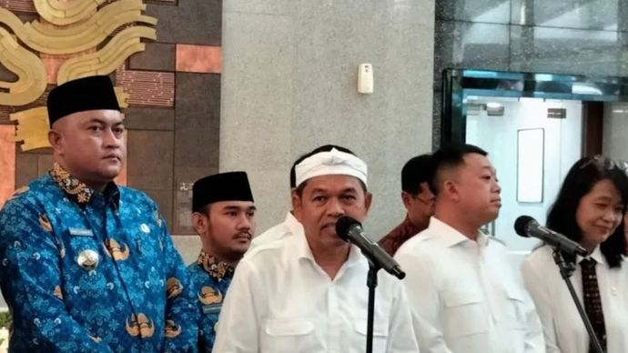 Gubernur Jawa Barat (Jabar) Dedi Mulyadi dalam konferensi pers di Jakarta, Senin, 17 Maret 2025. 