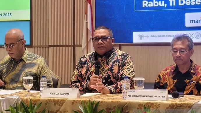 Ketua Umum Tim Penanggungjawab SNPMB 2025 Eduart Wolok dalam konferensi pers di Jakarta.