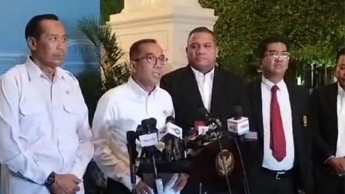  Menteri Pendidikan Tinggi Sains dan Teknologi Brian Yuliarto saat ditemui usai pertemuan Presiden RI dan 184 rektor perguruan tinggi tingkat nasional di Kompleks Istana Kepresidenan Jakarta.