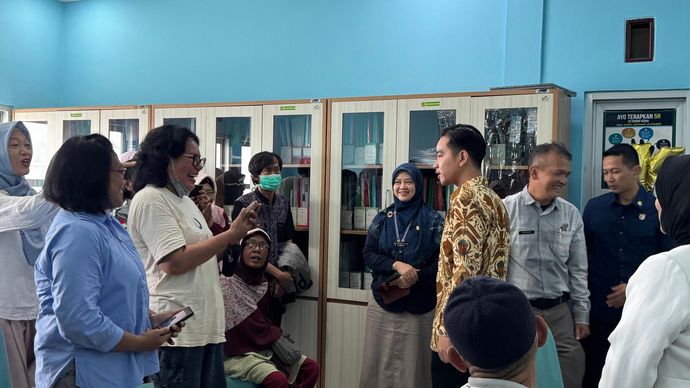 Wakil Presiden (Wapres) Gibran Rakabuming melakukan kunjungan ke Puskesmas Cibinong