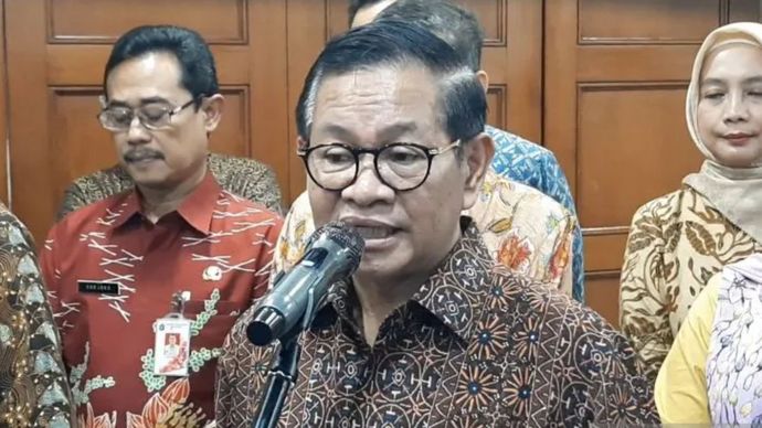 Gubernur Jakarta Pramono Anung saat memberikan keterangan pada awak media di Balai Kota Jakarta.