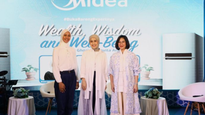 acara Midea #BukaBarengExpertnya, yang mengangkat tema Wealth, Wisdom &amp; Well-being. Digelar di Cibis Glass Pavilion Park, Jakarta Selatan, pada Selasa (18/3), acara ini menghadirkan Prita Ghozie, perencana keuangan ternama, serta Novita Angie, artis sekaligus ibu yang aktif dalam dunia parenting