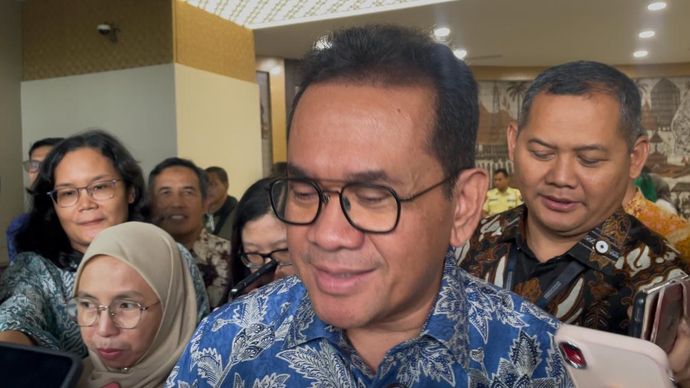 Menteri Perdagangan (Mendag) Budi Santoso buka suara mengenai penyebab naiknya harga kelapa bulat di pasaran.