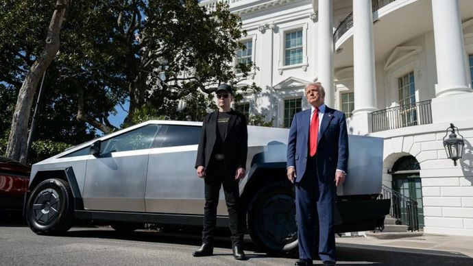 Presiden Amerika Serikat (AS) Donald Trump dan CEO Tesla Elon Musk. (Foto: Istimewa via Carscoops)  