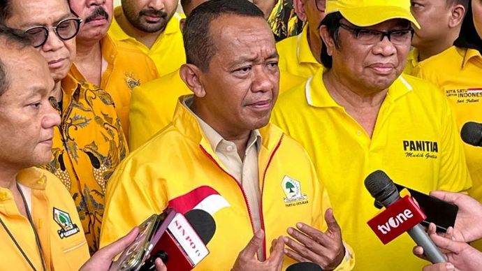 Menteri ESDM Bahlil Lahadalia saat memberikan keterangan kepada awak media di kawasan Slipi, Jakarta, Rabu (26/3/2025). 