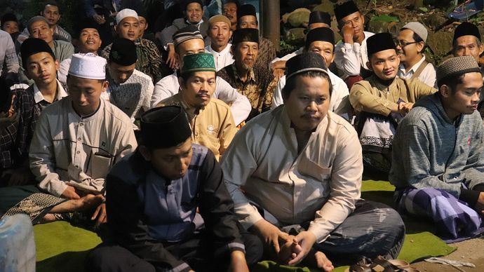 Ilustrasi umat Muslim melakukan solat berjamaah