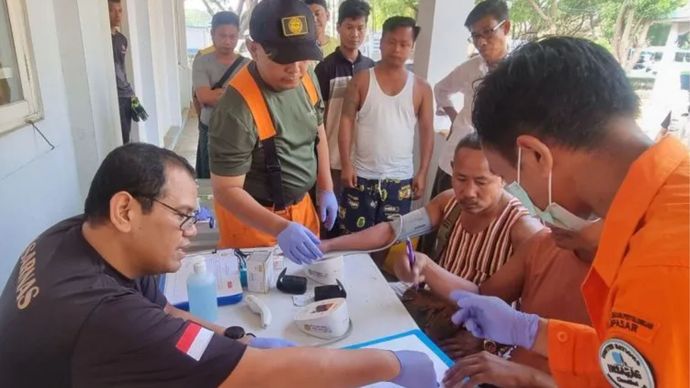Indonesia telah menyerahkan bantuan kemanusiaan untuk warga Myanmar yang terdampak gempa bumi berkekuatan 7,7 skala Richter yang melanda Myanmar di Naypyitaw.