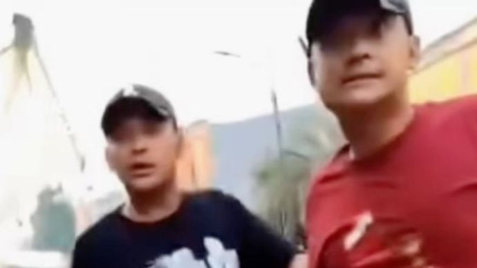 2 Preman Palak dan Tendang Barang Dagangan