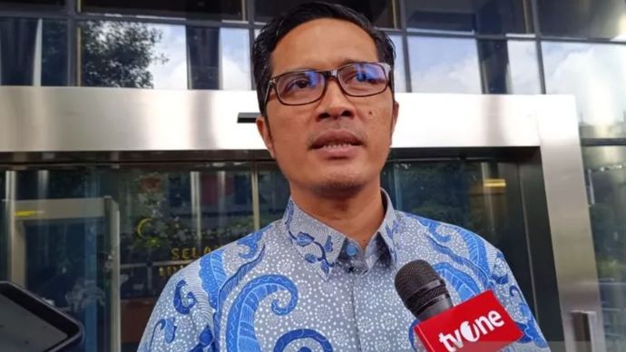 Penyidik Komisi Pemberantasan Korupsi (KPK) menjadwalkan ulang pemeriksaan terhadap mantan Juru Bicara KPK Febri Diansyah (F) sebagai saksi penyidikan kasus dugaan korupsi suap pergantian antarwaktu (PAW) DPR RI