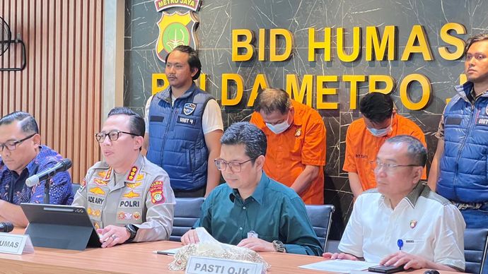 Konferensi pers Polda Metro Jaya terkait penipuan perdagangan saham dan kripto. (NTVNews.id) 