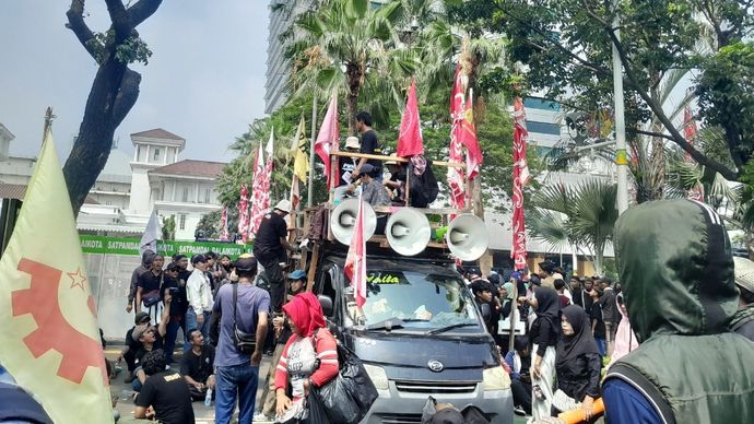 Balai Kota didemo