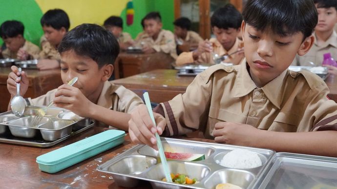 Makan begizi gratis/Ist