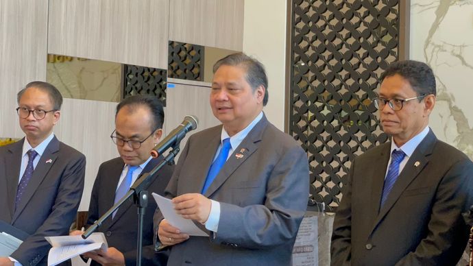 Menteri Koordinator Bidang Perekonomian Airlangga Hartarto buka suara mengenai perkembangan negosiasi dagang antara Indonesia dan Amerika Serikat (AS).