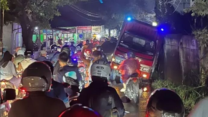 Jalan Tapos Depok Macet
