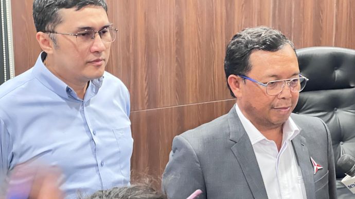 Herman Khaeron didampingi Herzaky Mahendra Putra. (NTVNews.id) 