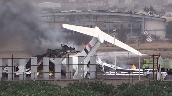 Bandara Sanaa Yaman Terbakar