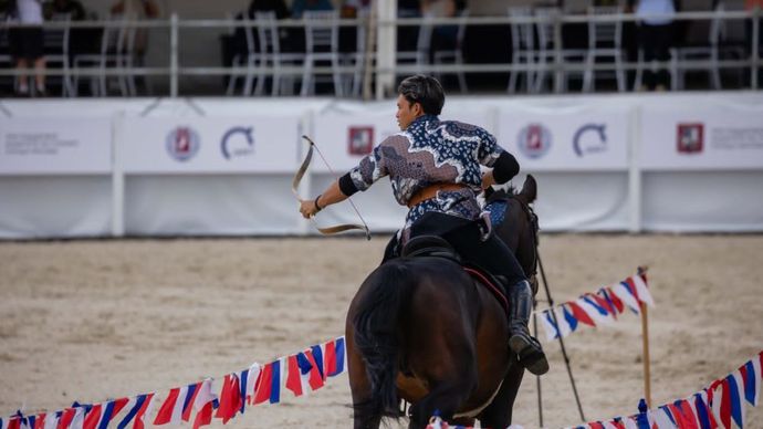 Atlet horseback archery dari Klaten Muhammad Ayas dalam event The Center of National Equestrian Tradition International Cup 2024 di Rusia/Foto: Dok PP Pordasi