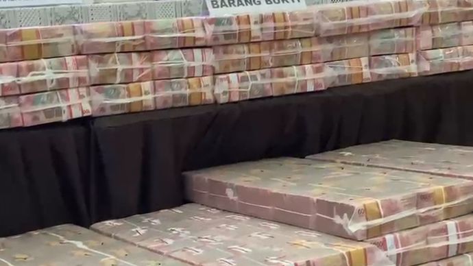 Duit hasil pencucian uang judol yang diungkap Bareskrim Polri. (NTVNews.id) 