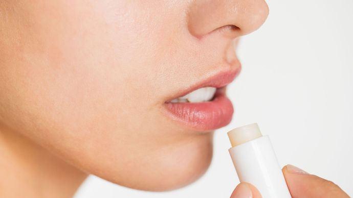 cara memerahkan bibir 