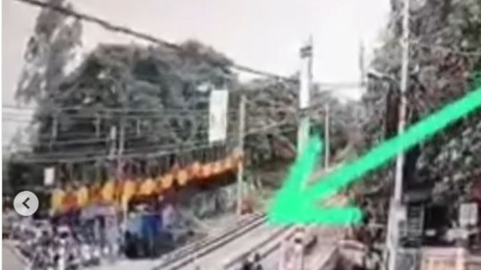 pria tabrakan diri ke kereta