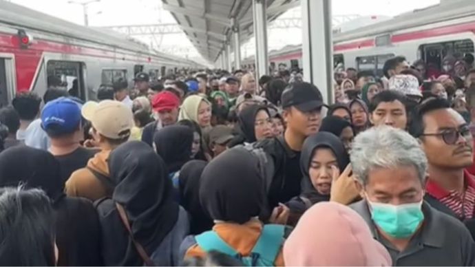 Stasiun Bogor Dipadati Penumpang