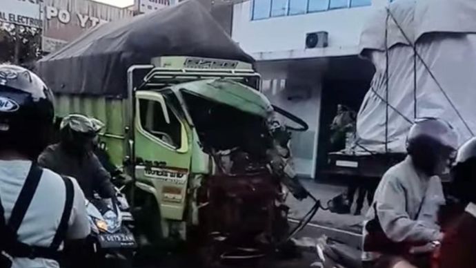 Kecelakaan dua truk di Kedunghalang, Bogor. (Instagram) 