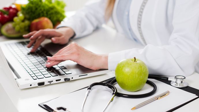 Cara menurunkan berat badan secara alami dan berkonsultasi dengan dosen 
