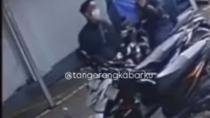 maling tega ambil motor kasir Indomaret