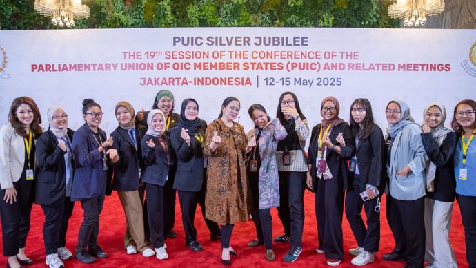 Ketua DPR RI Puan Maharani (tengah). 
