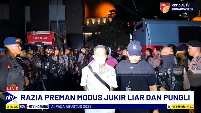 Puluhan preman bermodus juru parkir ilegal diciduk di Jakarta Barat.