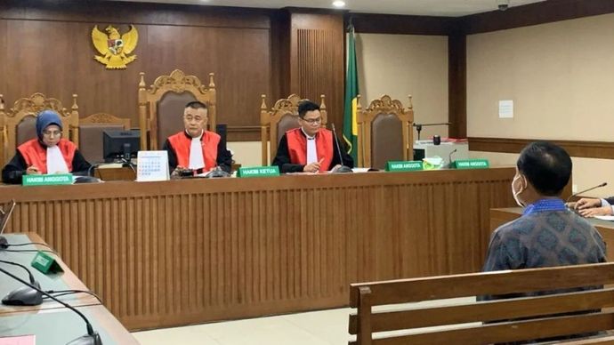 Mantan Ketua Pengadilan Negeri (PN) Surabaya Rudi Suparmono dalam sidang pembacaan surat dakwaan di Pengadilan Tipikor Jakarta, Senin (19/5/2025).