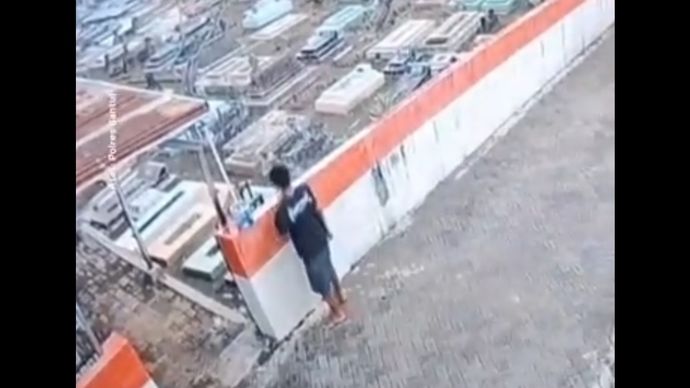 Pelaku perusakan makam di Bantul, DIY. (Instagram) 