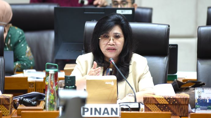 Wakil Ketua Komisi VII DPR RI Evita Nursanty mengatakan pemerintah dan sektor industri harus bergerak cepat untuk menangani masalah penurunan Purchasing Managers Index (PMI) manufaktur.