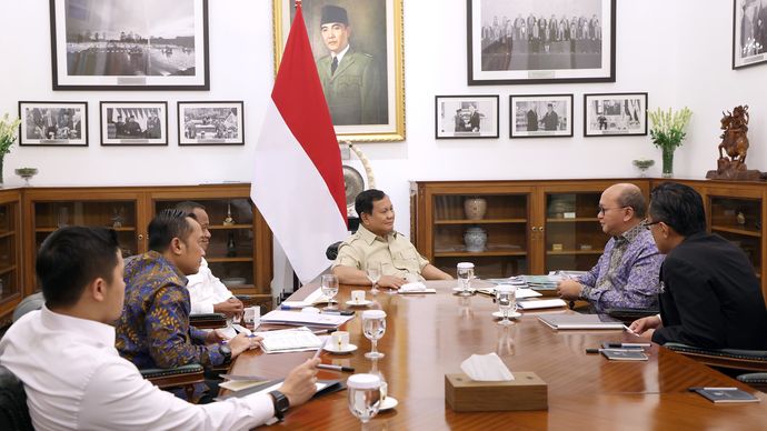 Presiden Prabowo Subianto memanggil Menteri Investasi dan Hilirisasi/Kepala BKPM sekaligus Kepala BPI Danantara Indonesia, Rosan Roeslani di Istana Merdeka