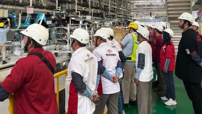 PT ADM mengajak pelanggan setia mengunjungi pabrik perakitan mobil Daihatsu di Karawang Assembly Plant (KAP), Karawang Timur. (Foto: Istimewa)