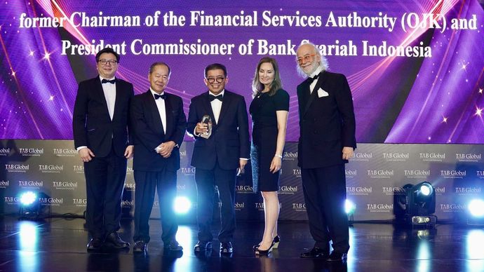                        Wakil Ketua Dewan Pengawas Danantara Indonesia, Muliaman Darmansyah Hadad,  mendapatkan anugerah The William &ldquo;Bill&rdquo; Seidman Award for Lifetime Achievement in Leadership in the Financial Industry oleh The Asian Banker (TAB).         