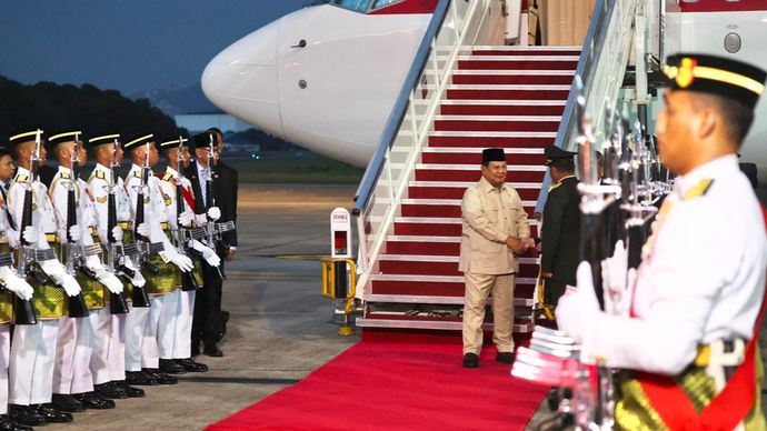 Pasukan Jajar Kehormatan Sambut Presiden Prabowo di Bandara Subang Malaysia