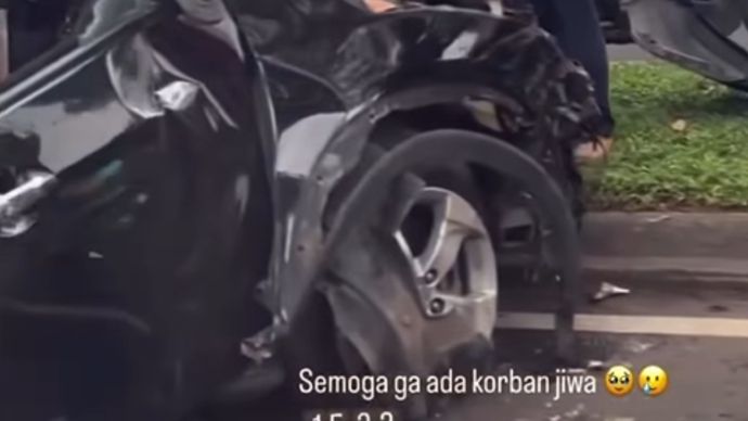 mobil ringsek alami kecelakaan di Tangsel