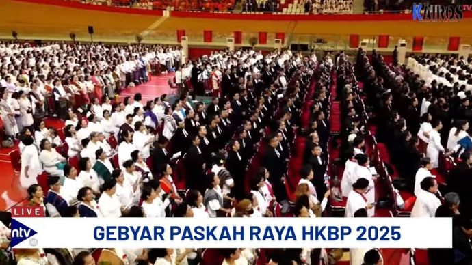 Ribuan umat menghadiri Paskah Raya HKBP 2025 di Jakarta. 